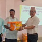 लहान नगरपालिकाका नगर प्रमुख द्वारा विद्यालयमा ३३० थान सिलिङ पंखा जडान सुरु गरेको छ।